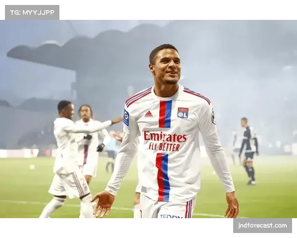 里昂锋线核心谈欧战压力 称高水平对抗促使球队进步