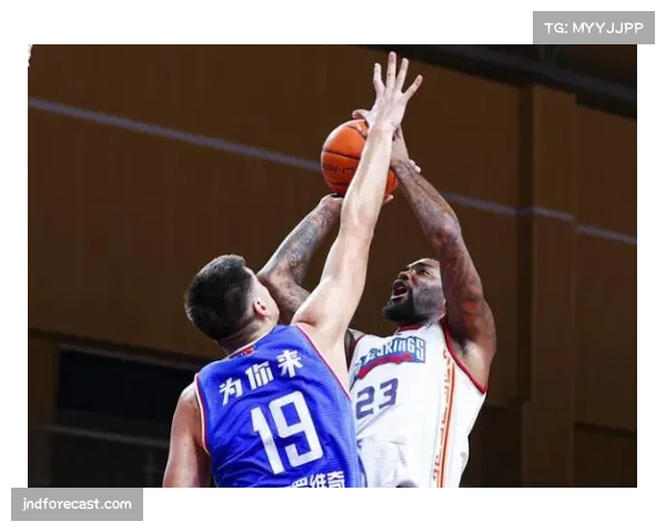 长白山外援威尔逊场均16.8分10篮板 内线支柱作用明显